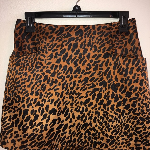 Cheetah print mini skirt - Picture 3 of 5